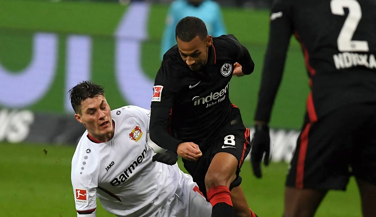 法兰克福客场逆转取胜，继续保持领先优势