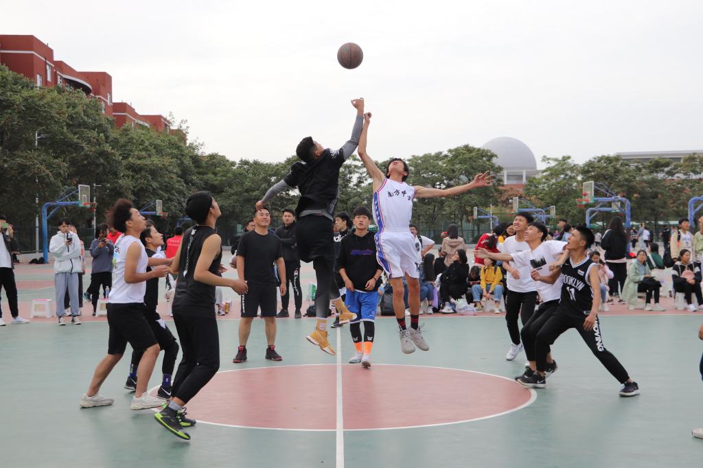 篮球壮哉我大国！凭实力赢得掌声的简单介绍